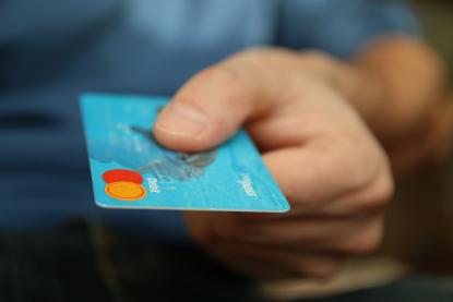 بالفيديو: بطاقة ستنقذ اللبنانيين من 