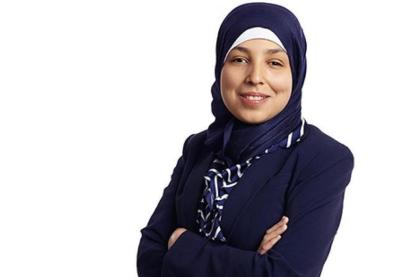الشّابة اللبنانية سارة منقارة مستشارة الرئيس الأمريكي جو بايدن لشؤون حقوق المعاقين الدولية 
