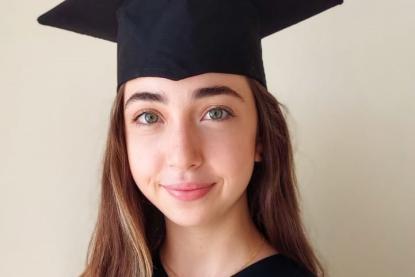 الطالبة نور عبد الباقي  تتخرج بتفوق من كليّة الهندسة في الجامعة الأميركية في بيروت 