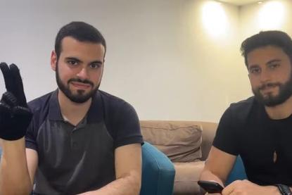 شابان لبنانيّان يخترعان كفًا الكترونيًّا يسهّل على الصّم والبكم عملية التواصل... تعرّفوا عليهما: