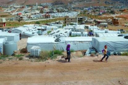 اخلاء تجمع للنازحين السوريين في عين زحلتا الشوف